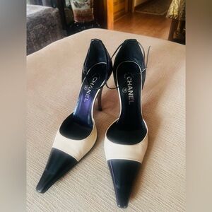 CHANEL Two-Tone Black and Cream Heels